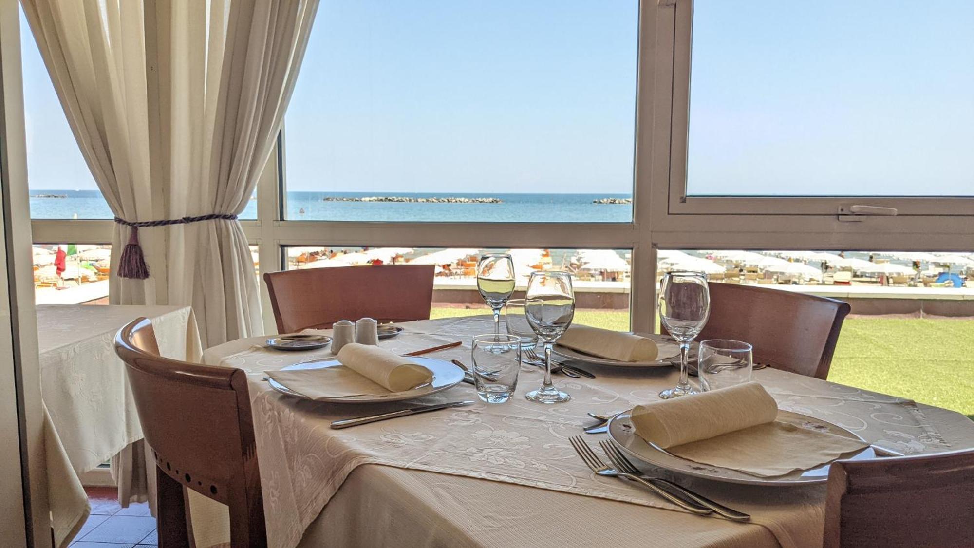 Hotel Sporting Cesenatico Buitenkant foto