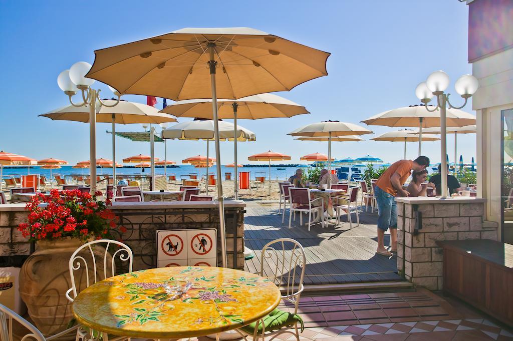 Hotel Sporting Cesenatico Buitenkant foto