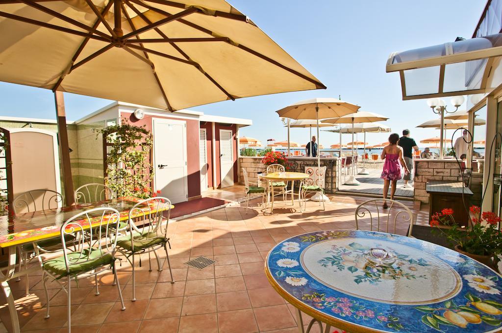 Hotel Sporting Cesenatico Buitenkant foto