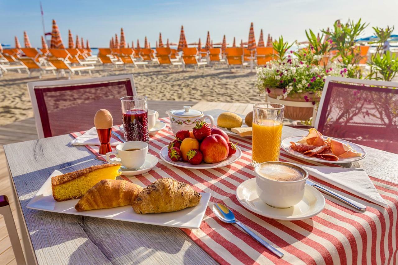 Hotel Sporting Cesenatico Buitenkant foto