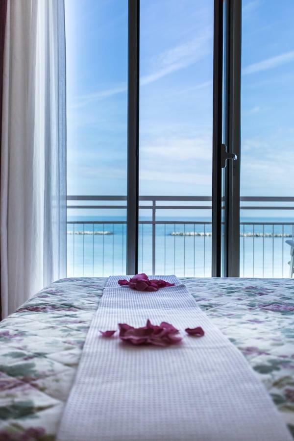 Hotel Sporting Cesenatico Buitenkant foto
