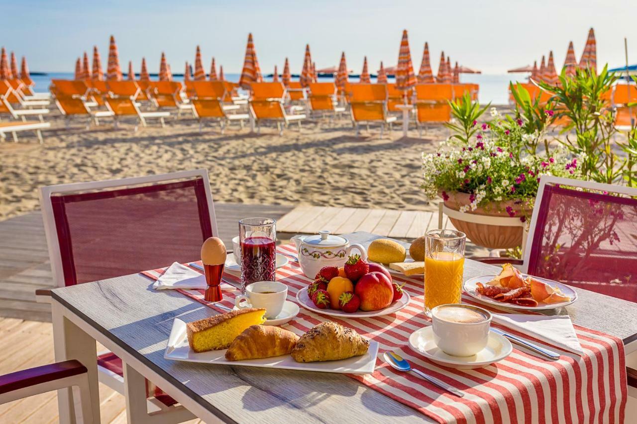 Hotel Sporting Cesenatico Buitenkant foto