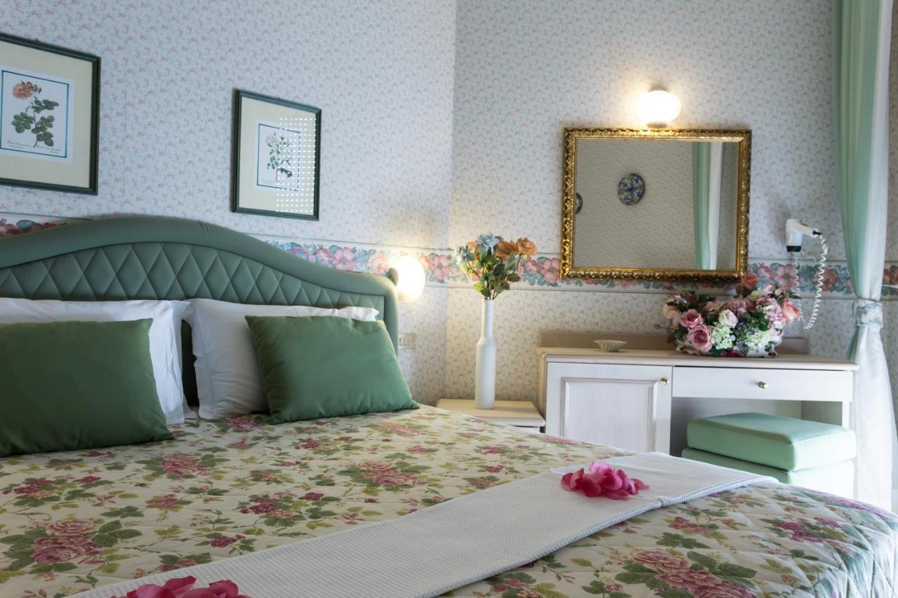 Hotel Sporting Cesenatico Buitenkant foto